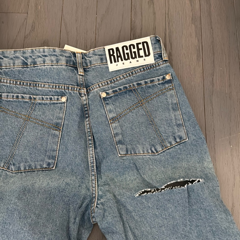 Ragged butt cut out Jean